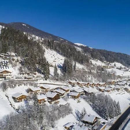 Schoeneben Om Utens Wald im Pinzgau