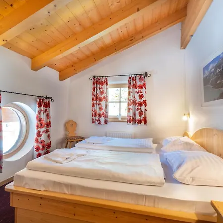 Schoeneben Om Utens Wald im Pinzgau